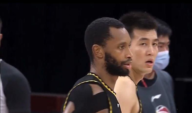 美女扒开下面让男生舔